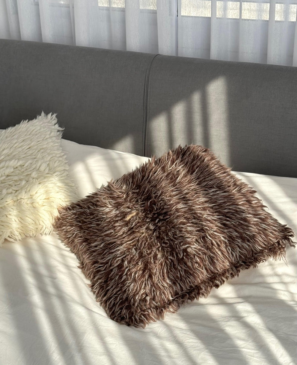 כרית פרווה LAUREN BROWN