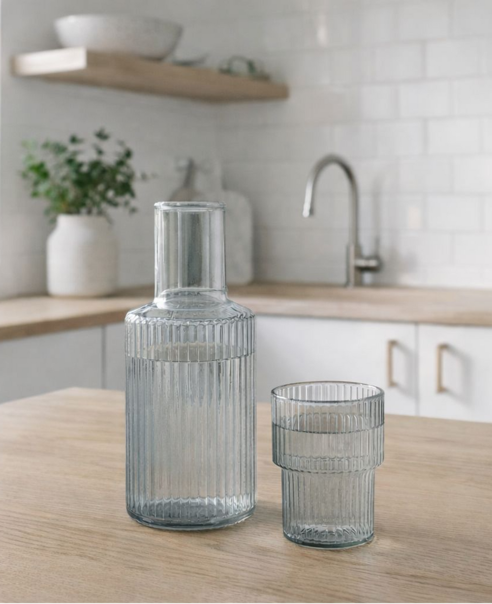 סט בקבוק וכוס רטרו