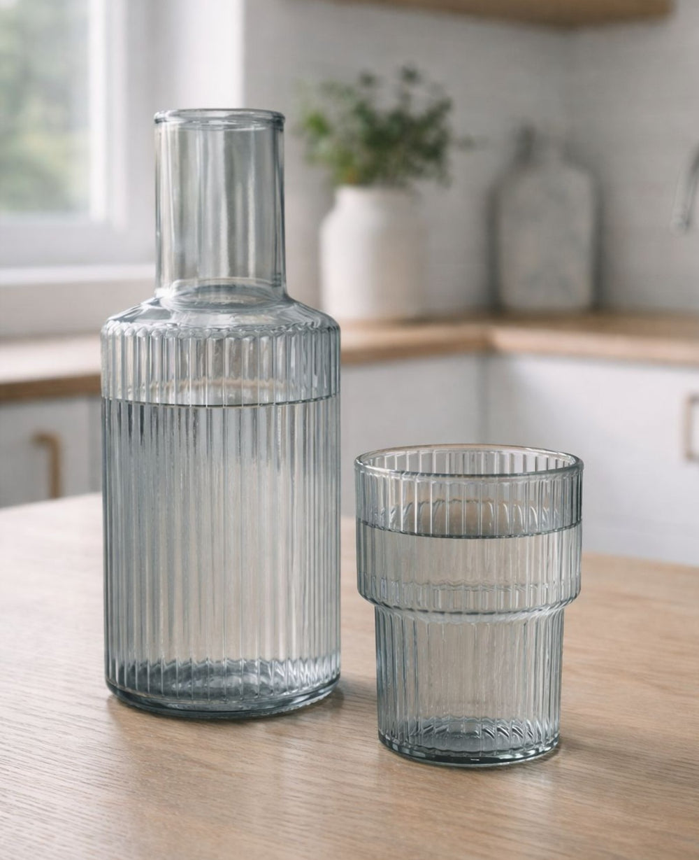 סט בקבוק וכוס רטרו