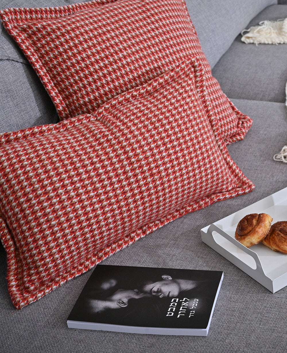 כרית אייטיז אדומה