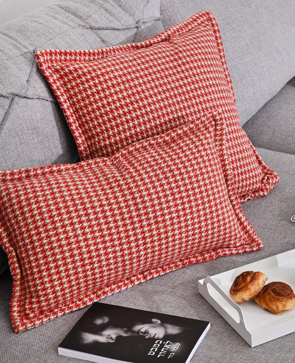 כרית אייטיז אדומה