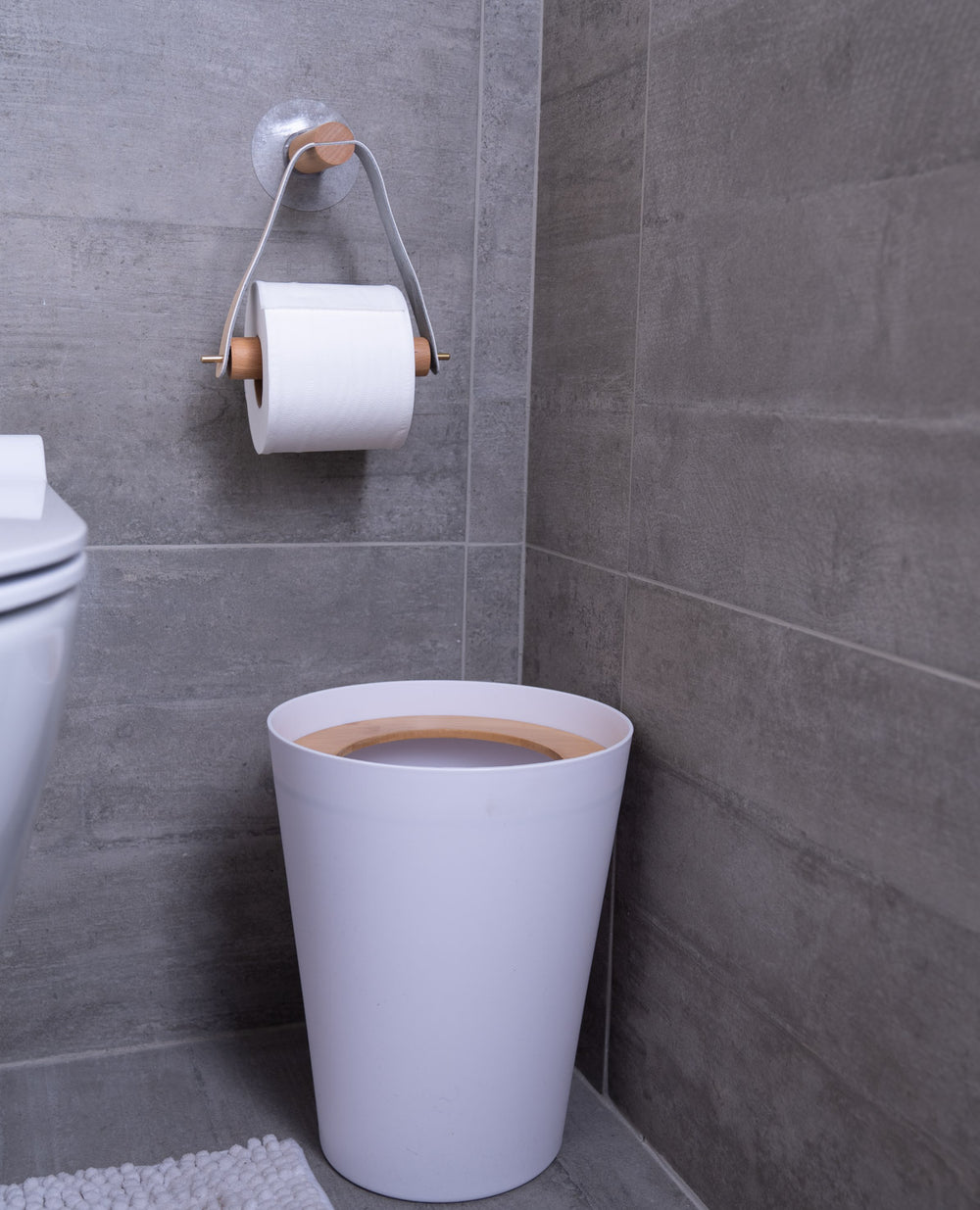 מתלה עץ לנייר טואלט